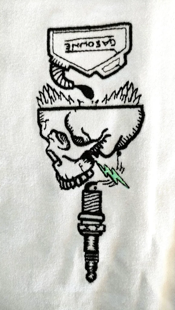 broderie tete de mort facon tatouage tshirt